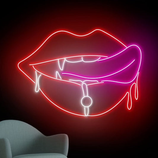 Piercingli Dudak Neon Dekor