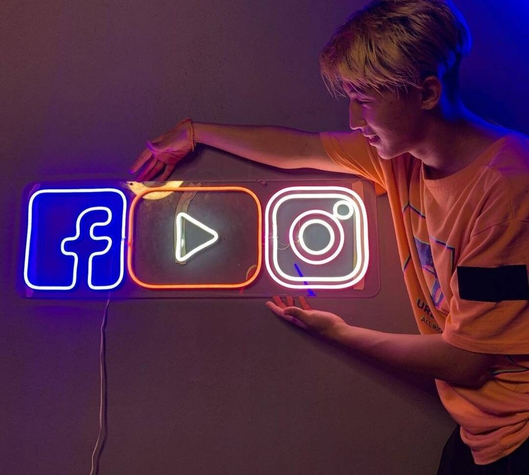 Sosyal Medya'da Neon Tabelalarının Etkisi Var Mı? - Neonbir