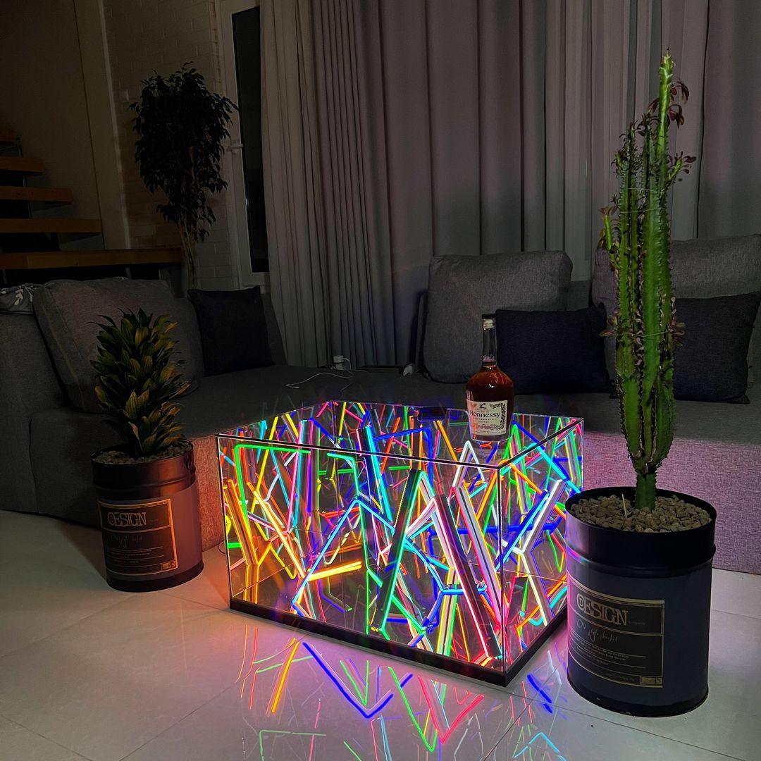 Neon Sehpa