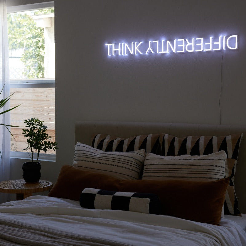 Think Differently by Bobby Berk, Neon Tabela - Neonbir