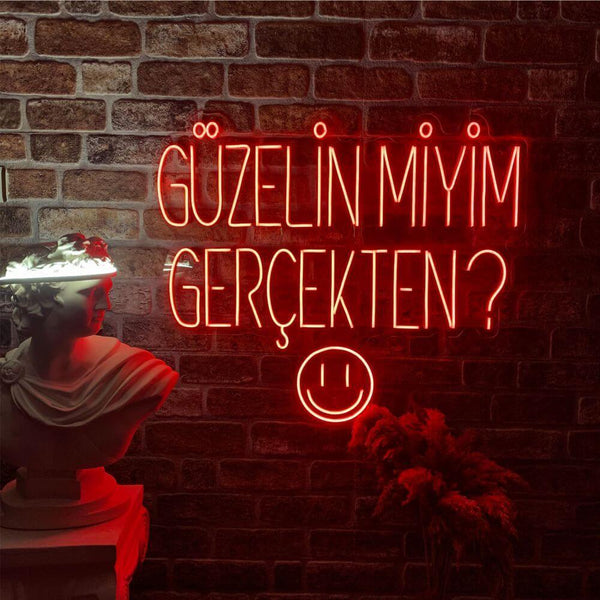 Güzelin Miyim Gerçekten? Neon Tabela