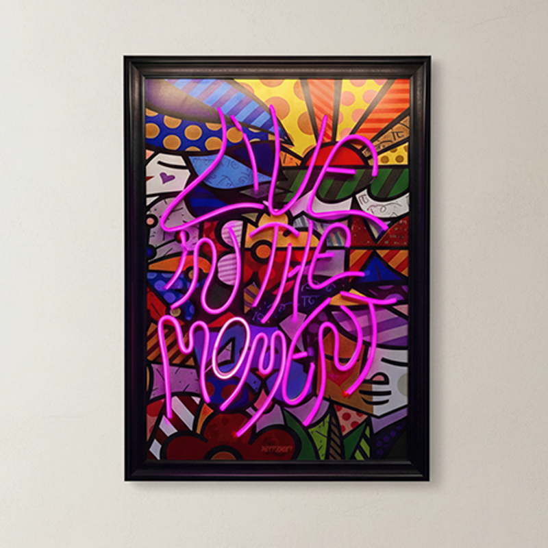 LIVE IN THE MOMENT Canvas Art Tablo