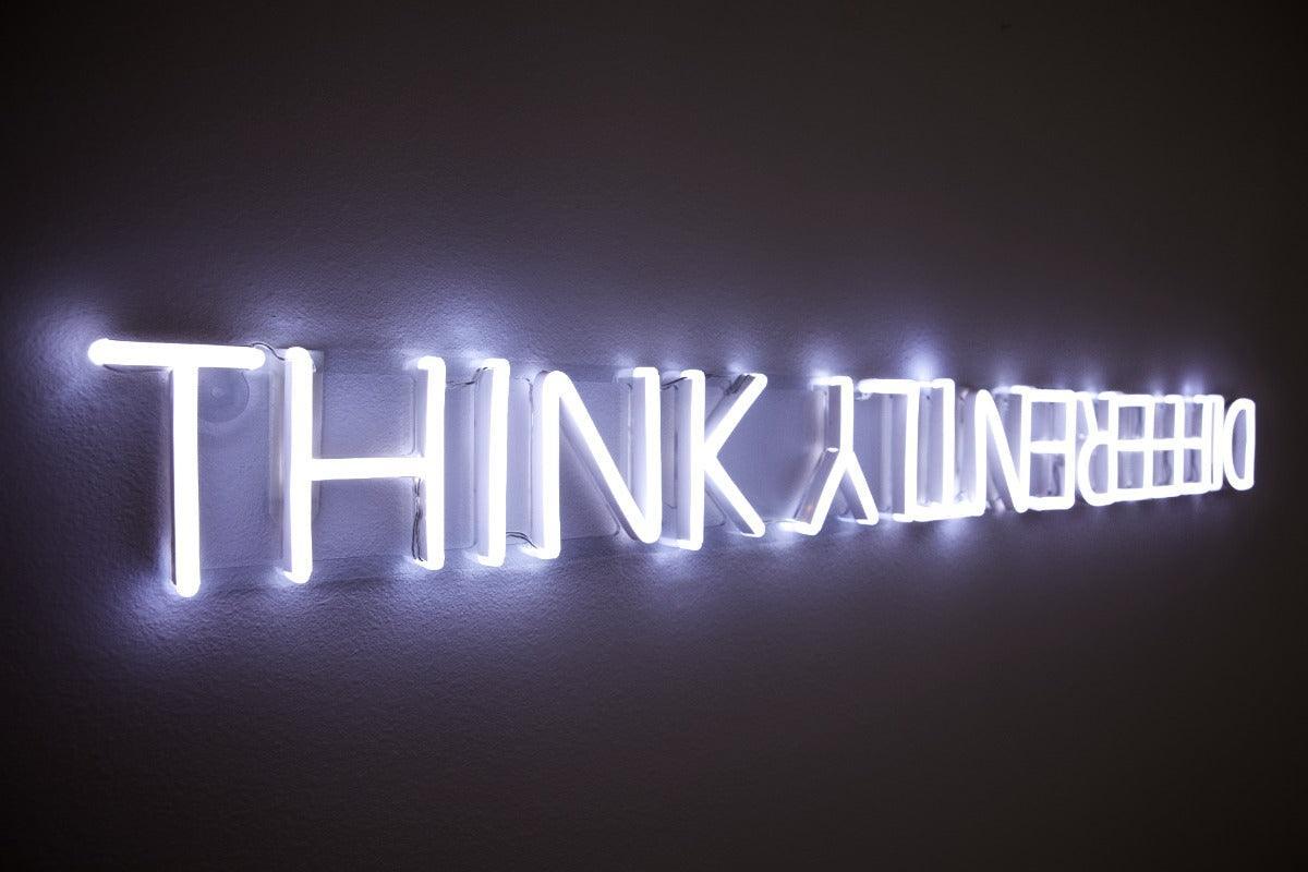 Think Differently by Bobby Berk, Neon Tabela - Neonbir
